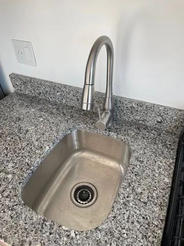 $1,495 | 64 Market Street, Unit 202, Lynn, MA 01901