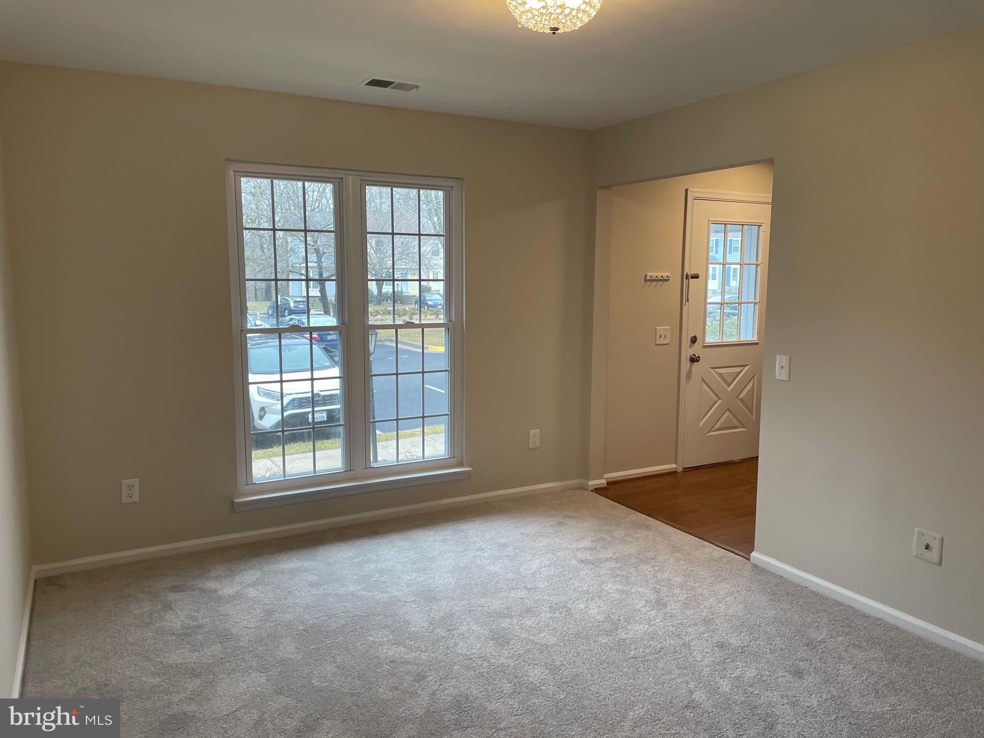 14831 Basingstoke Loop Centreville, VA 20120 - Photo 3 of 36 Living Room