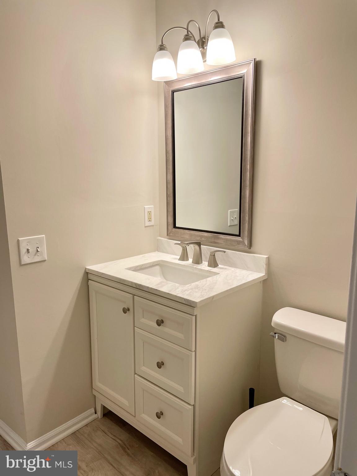 14831 Basingstoke Loop Centreville, VA 20120 - Photo 24 of 36 Upper Level Full Bath