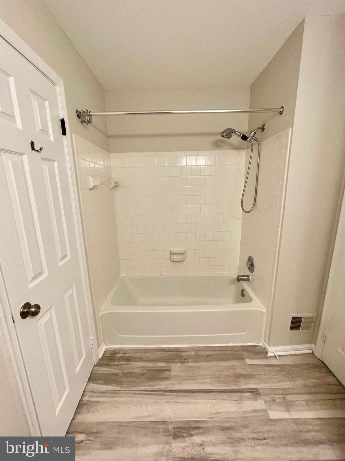 14831 Basingstoke Loop Centreville, VA 20120 - Photo 25 of 36 Upper Level Full Bath