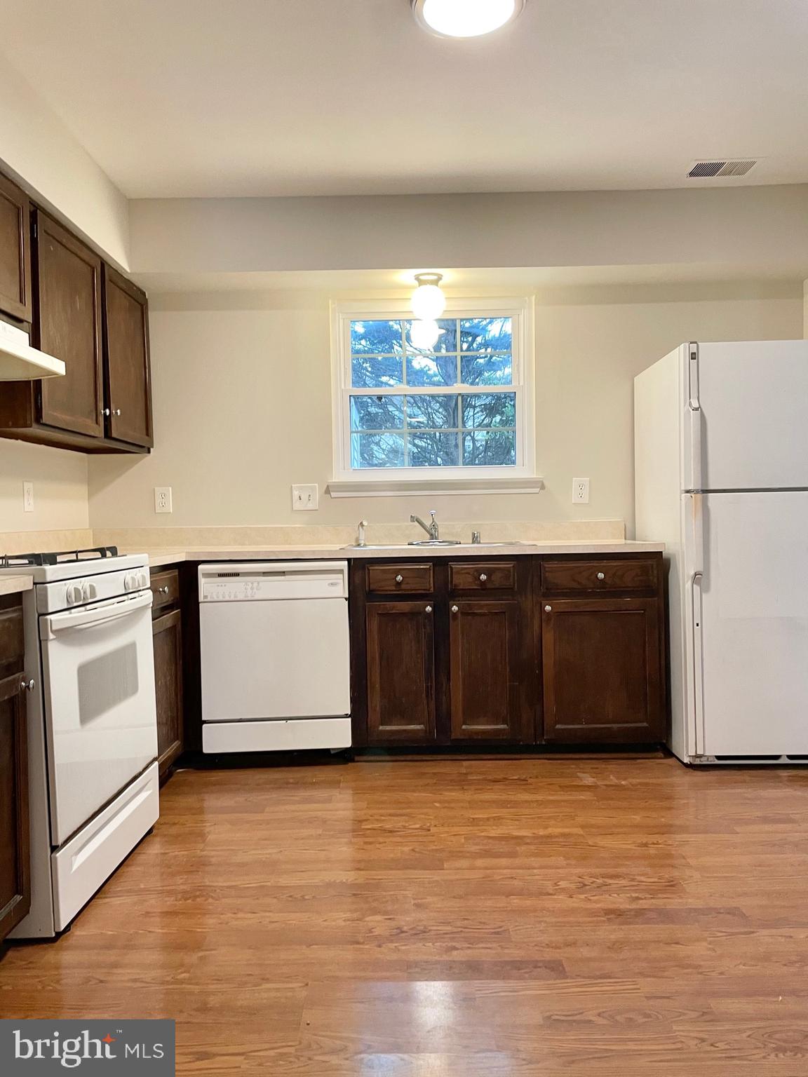 14831 Basingstoke Loop Centreville, VA 20120 - Photo 10 of 36 Kitchen