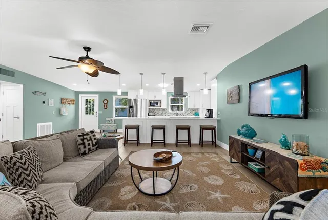 $1,595,000 | 310 66th Street, Holmes Beach, FL 34217