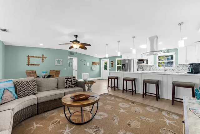 $1,595,000 | 310 66th Street, Holmes Beach, FL 34217