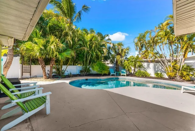 $1,595,000 | 310 66th Street, Holmes Beach, FL 34217