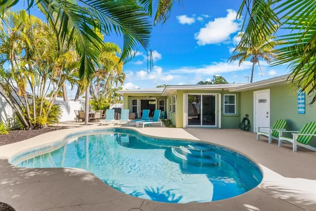 $1,595,000 | 310 66th Street, Holmes Beach, FL 34217