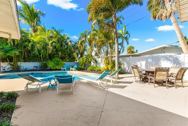 $1,595,000 | 310 66th Street, Holmes Beach, FL 34217