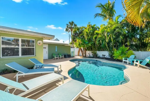 $1,595,000 | 310 66th Street, Holmes Beach, FL 34217