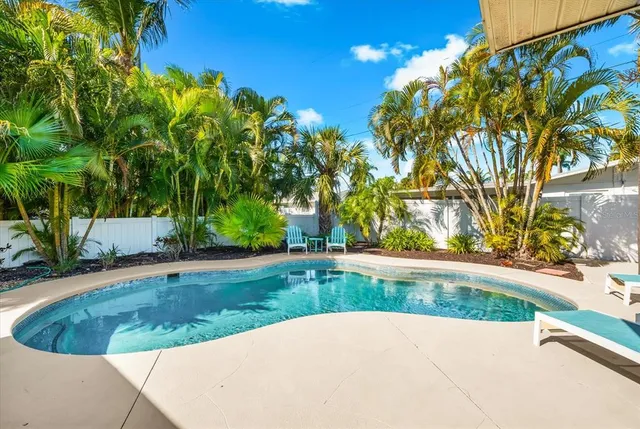 $1,595,000 | 310 66th Street, Holmes Beach, FL 34217
