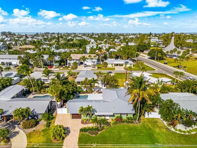 $1,595,000 | 310 66th Street, Holmes Beach, FL 34217