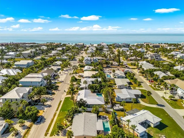 $1,595,000 | 310 66th Street, Holmes Beach, FL 34217