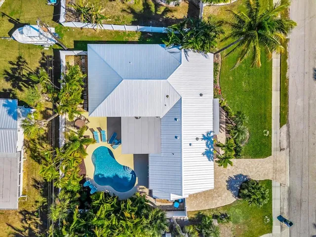 $1,595,000 | 310 66th Street, Holmes Beach, FL 34217