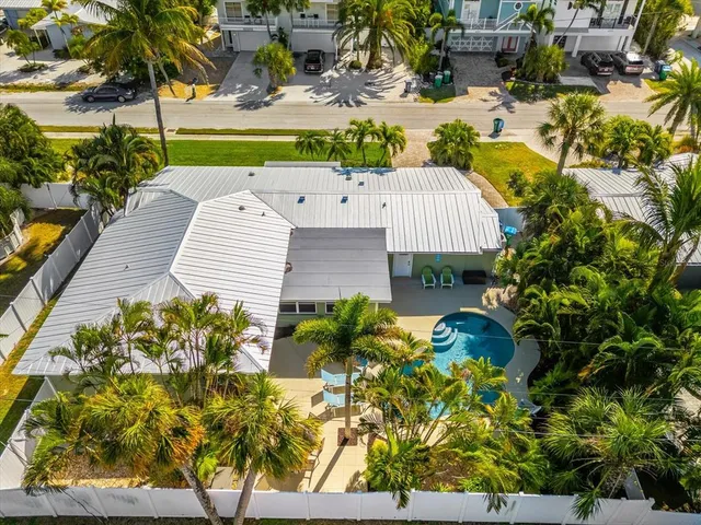 $1,595,000 | 310 66th Street, Holmes Beach, FL 34217