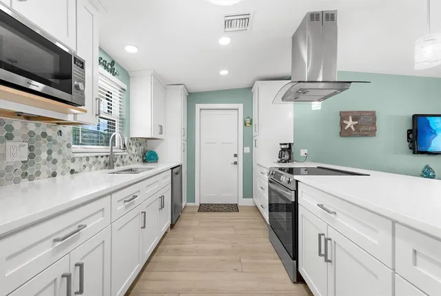 $1,595,000 | 310 66th Street, Holmes Beach, FL 34217