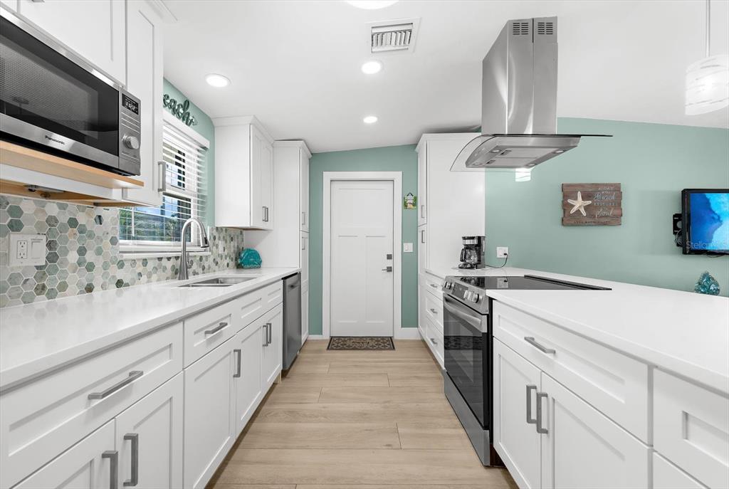 310 66th Street Holmes Beach, FL 34217 - Photo 9 of 63