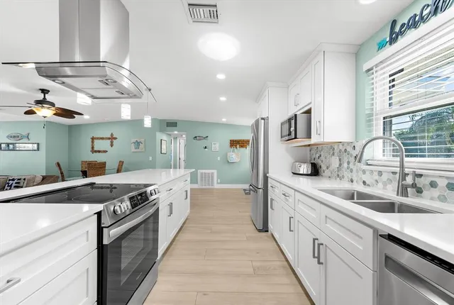 $1,595,000 | 310 66th Street, Holmes Beach, FL 34217