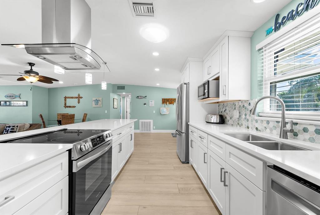 310 66th Street Holmes Beach, FL 34217 - Photo 10 of 63