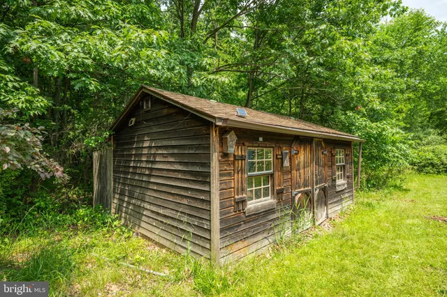 a view of house with backyard