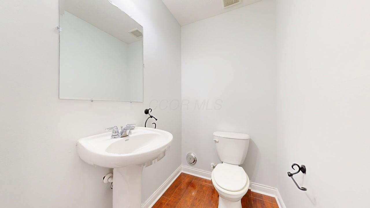 5597 Lantos Road Dublin, OH 43016 - Photo 7 of 32 5597-Lantos-Rd-08072025_061353