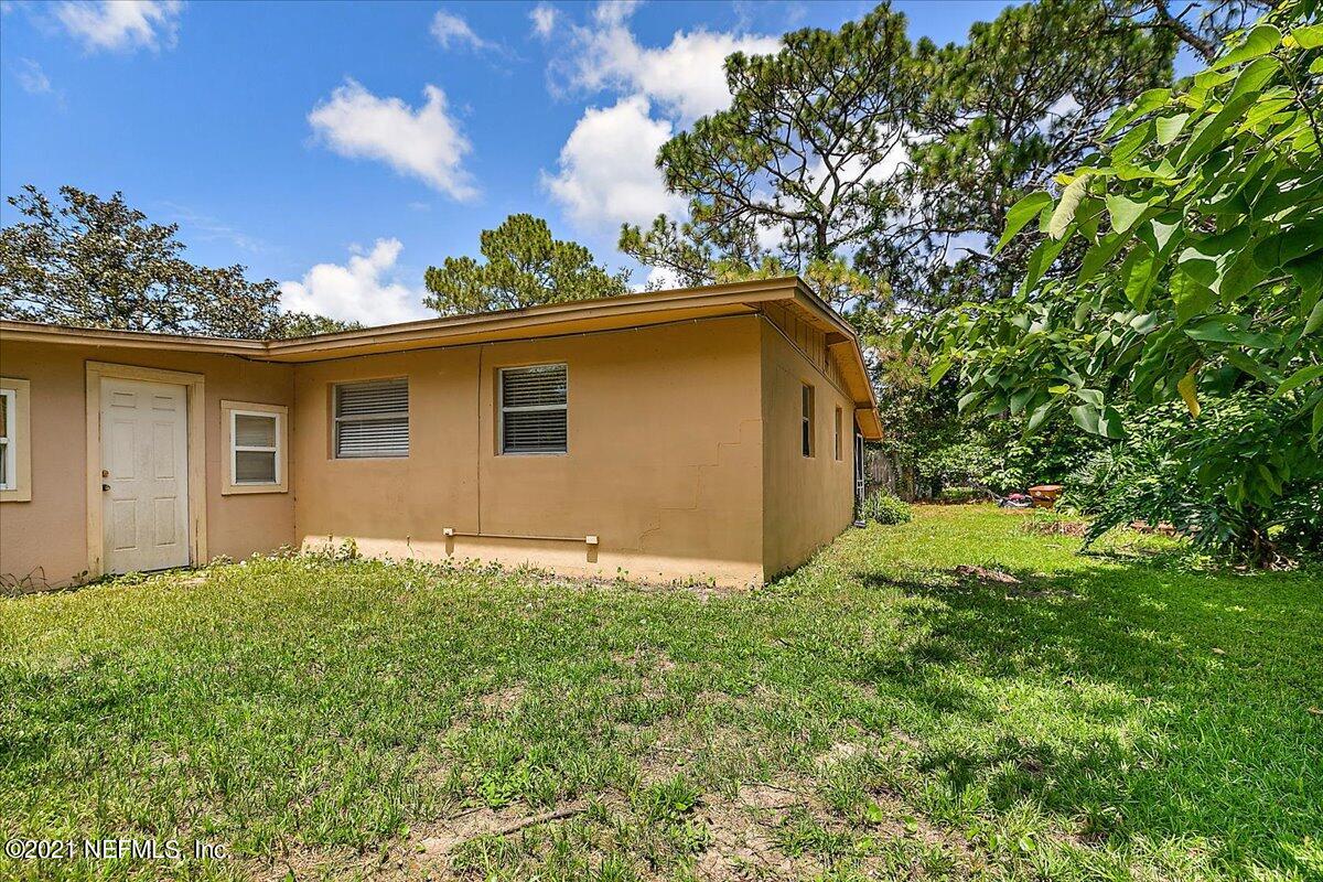 7444 Sandhurst Road South Jacksonville, FL 32277 - Photo 15 of 20 a backyard of a house with lots of green space