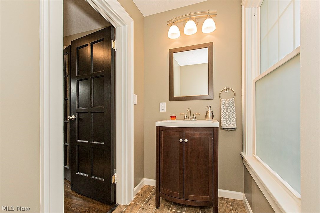 2896 Chadbourne Road Shaker Heights, OH 44120 - Photo 11 of 35