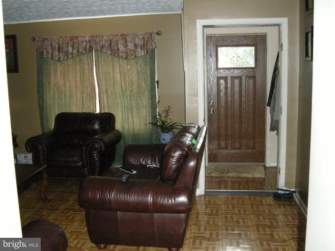313 Ridge Road Winchester, VA 22602 - Photo 4 of 19 Living Room #2