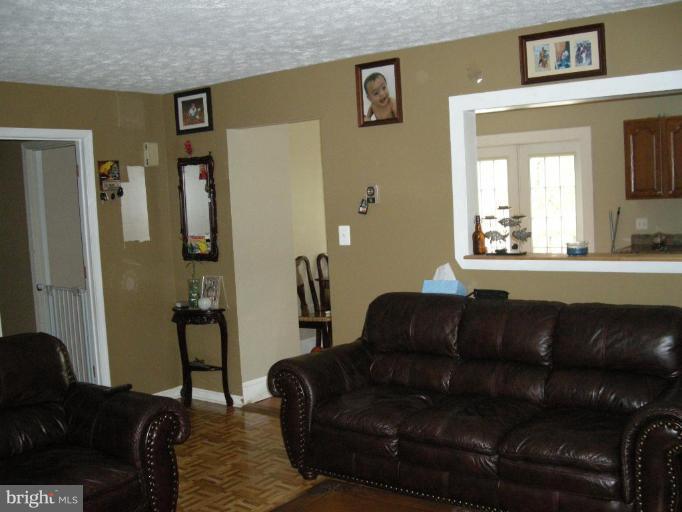 313 Ridge Road Winchester, VA 22602 - Photo 5 of 19 Living Room #3