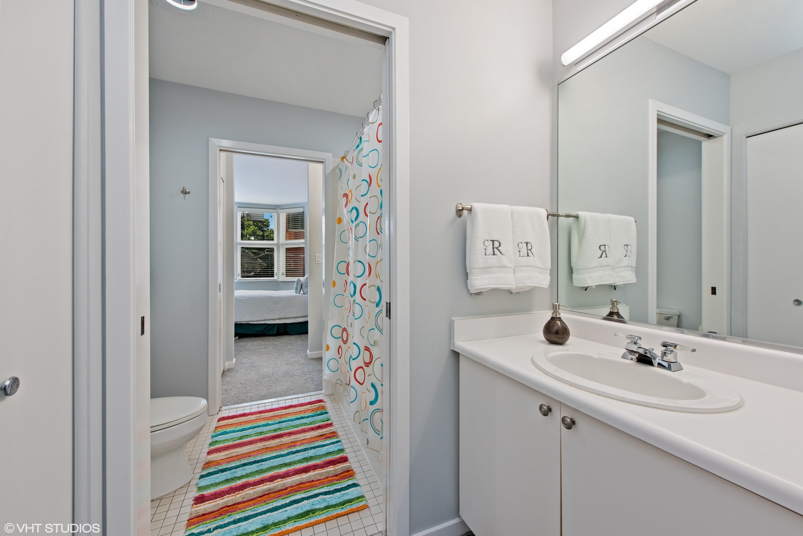 2024 North Racine Avenue, Unit M Chicago, IL 60614 - Photo 15 of 22 a bathroom with a sink and a mirror