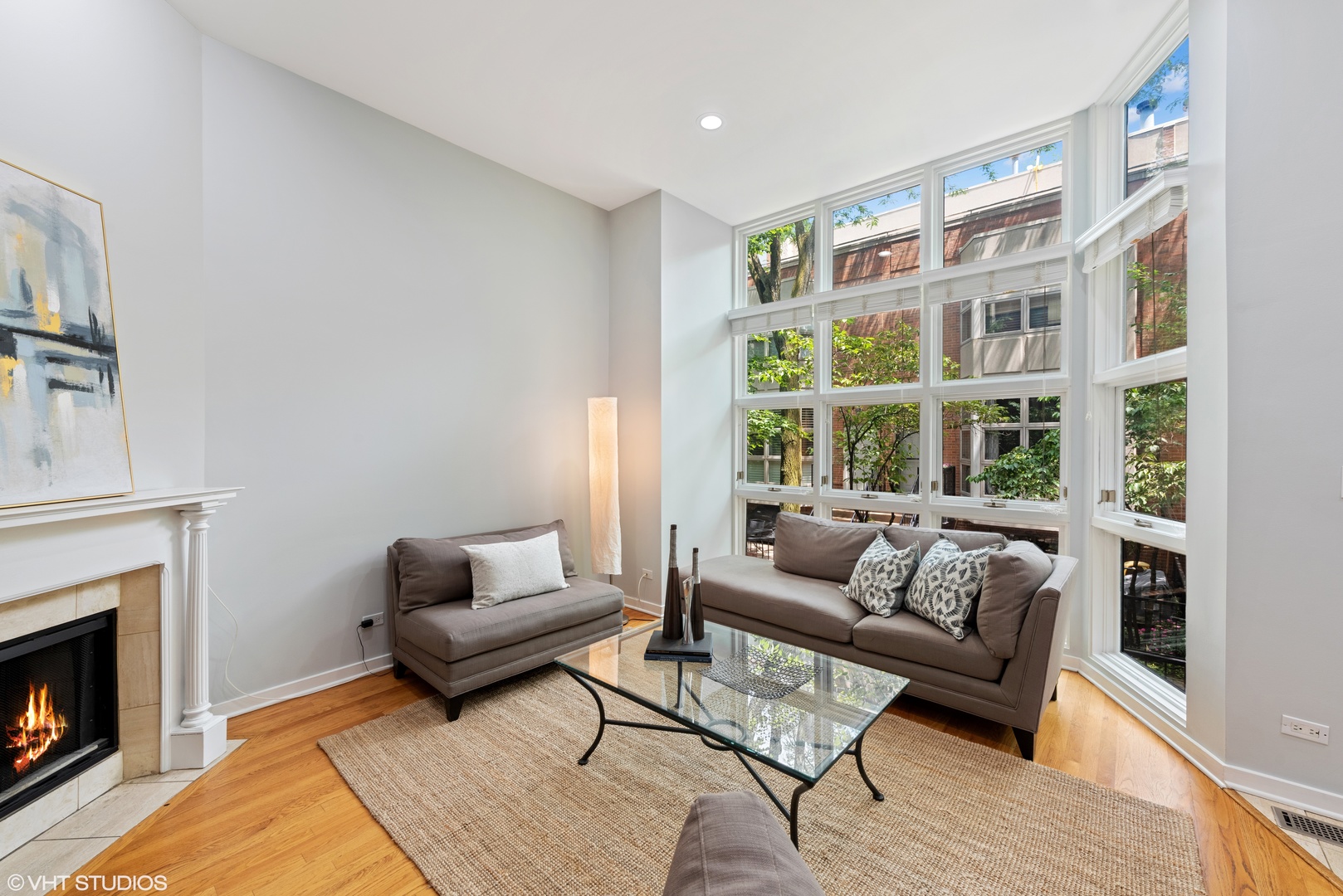 2024 North Racine Avenue, Unit M Chicago, IL 60614 - Photo 4 of 22 a living room with furniture and a fireplace