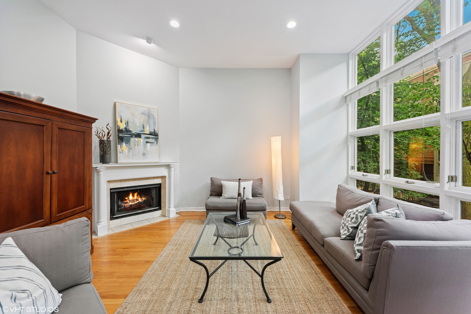 2024 North Racine Avenue, Unit M Chicago, IL 60614 - Photo 5 of 22 a living room with furniture and a fireplace