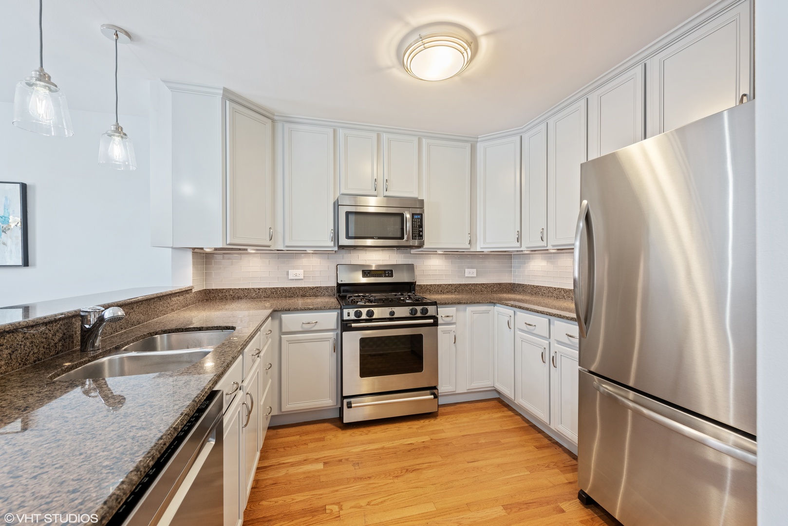2024 North Racine Avenue, Unit M Chicago, IL 60614 - Photo 6 of 22 a kitchen with granite countertop a refrigerator stove and sink