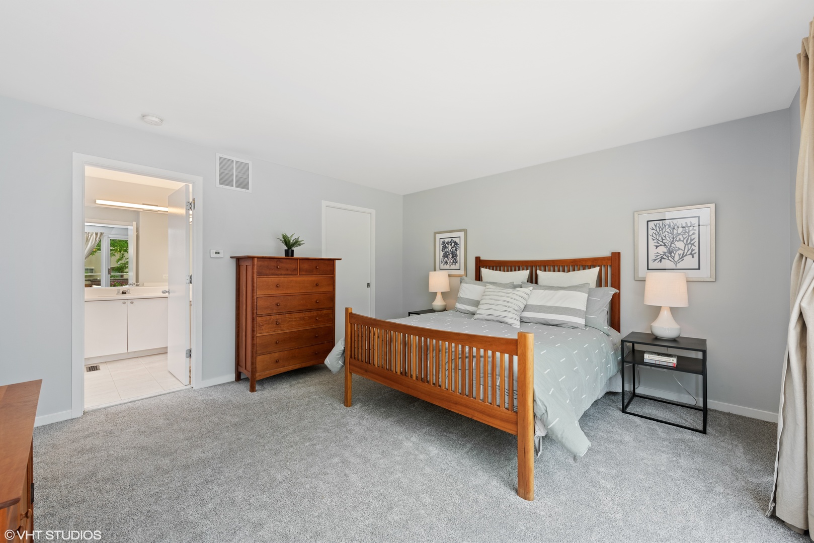 2024 North Racine Avenue, Unit M Chicago, IL 60614 - Photo 10 of 22 a bedroom with a bed and a cabinets