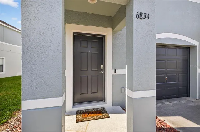 a view of an entryway of the house