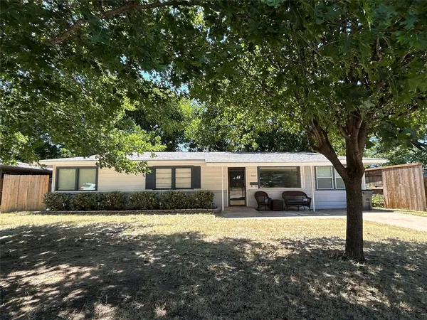 $243,900 | 908 Fairview Street, Graham, TX 76450