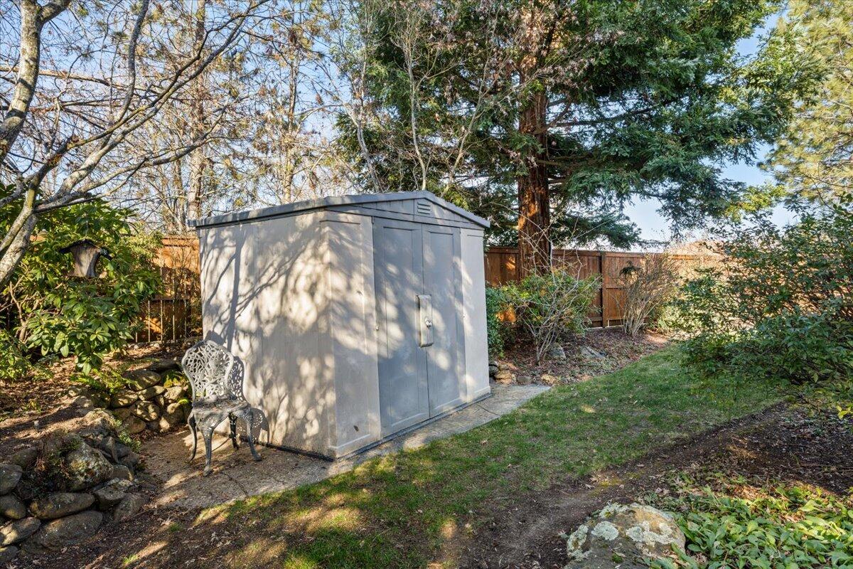 1104 Pumpkin Ridge Eagle Point, OR 97524 - Photo 11 of 15 45-CI_9479