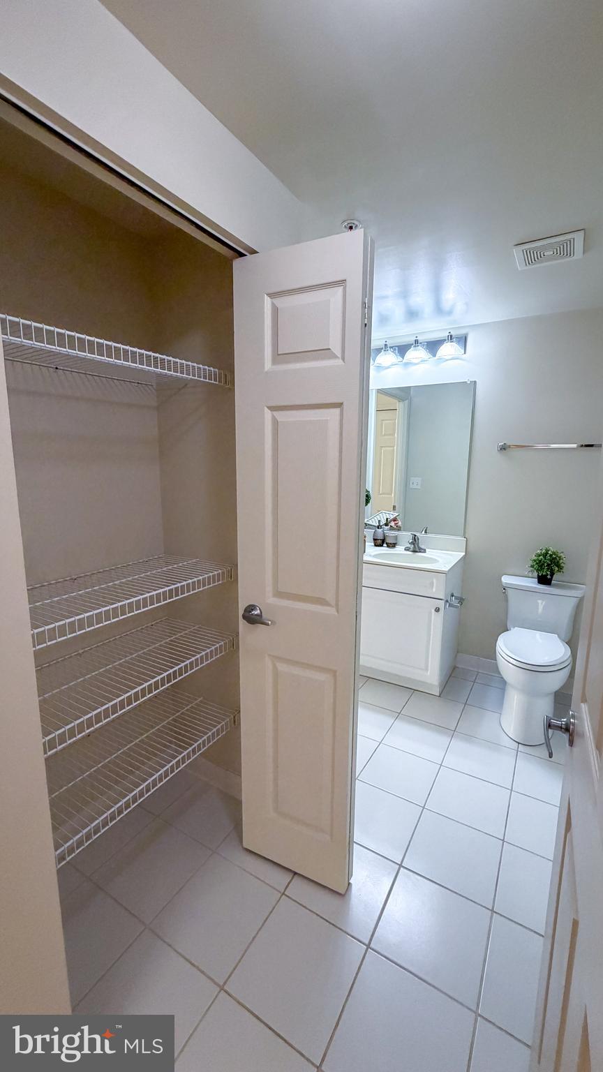 2726 Gallows Road, Unit 417 Vienna, VA 22180 - Photo 14 of 28 Closet