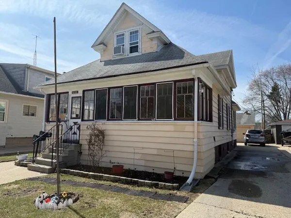 $209,900 | 4202 21st Avenue, Kenosha, WI 53140