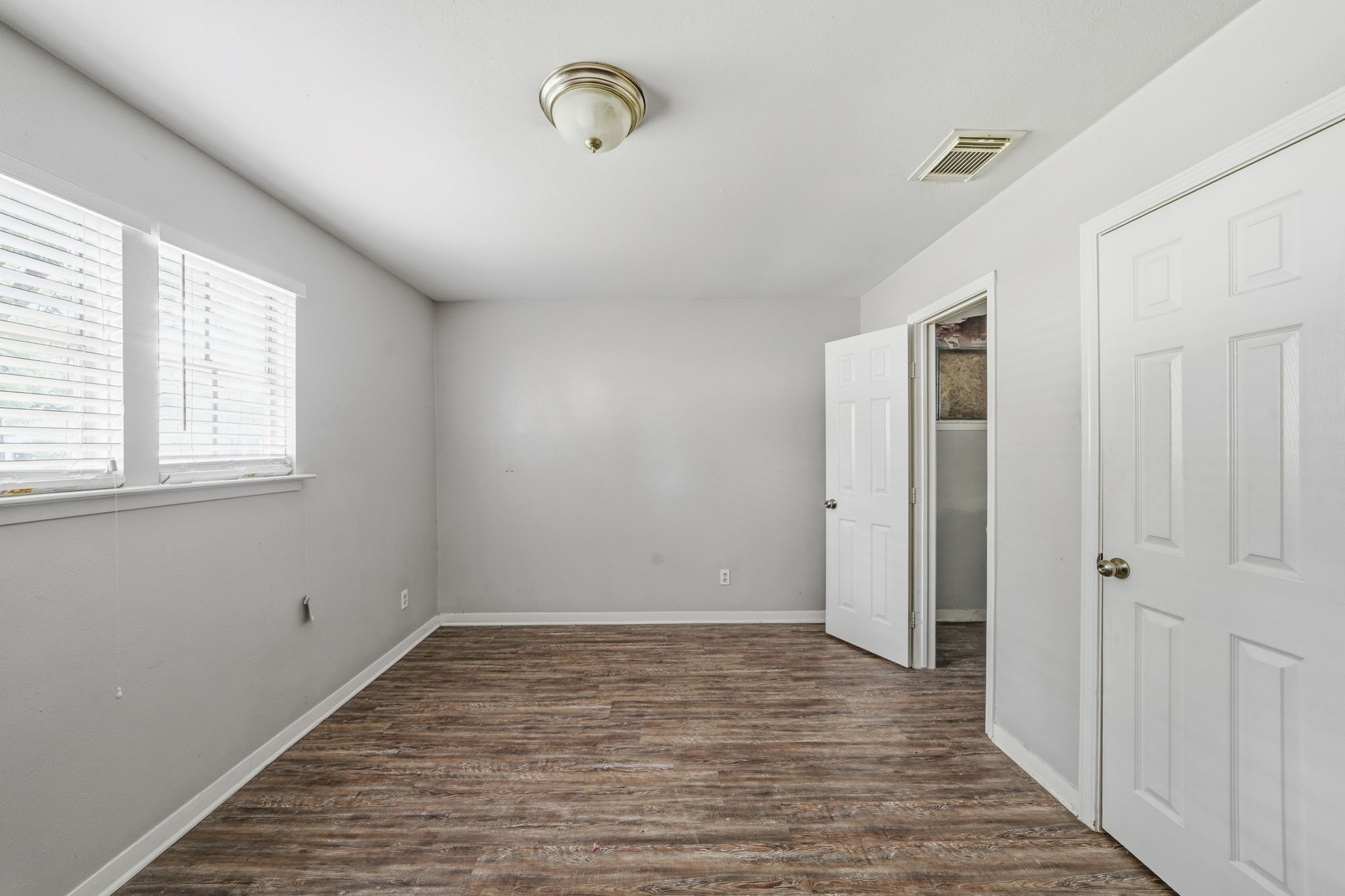 6410 Hopper Road Houston, TX 77016 - Photo 20 of 28 wooden floor in an empty room with a window