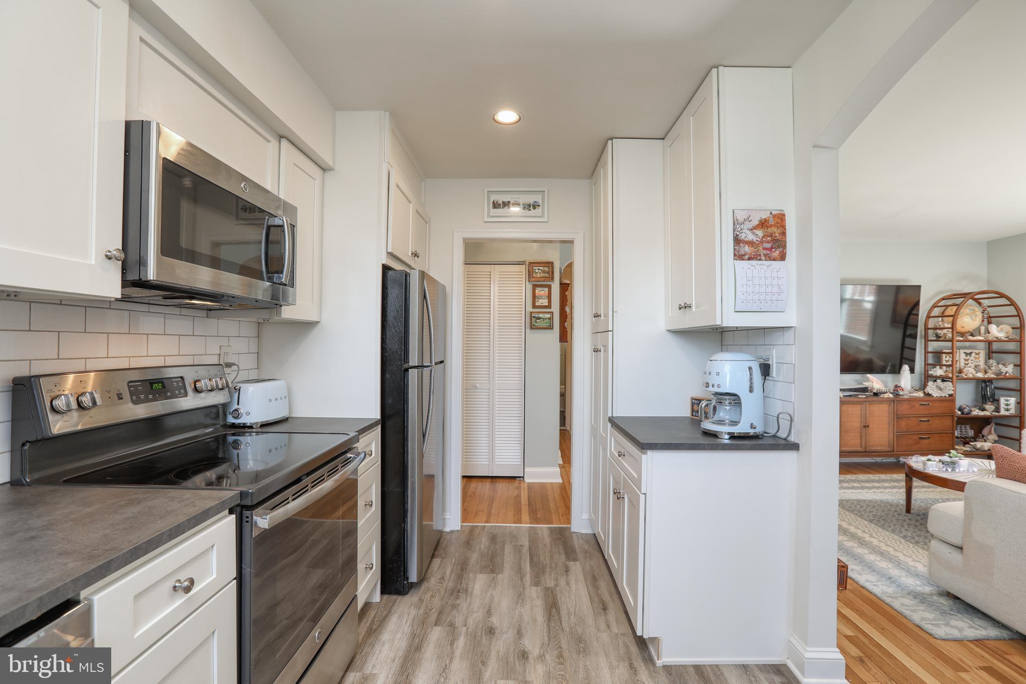 500 East Lancaster Avenue, Unit 126A Wayne, PA 19087 - Photo 4 of 22 Modern kitchen with sleek finishes.