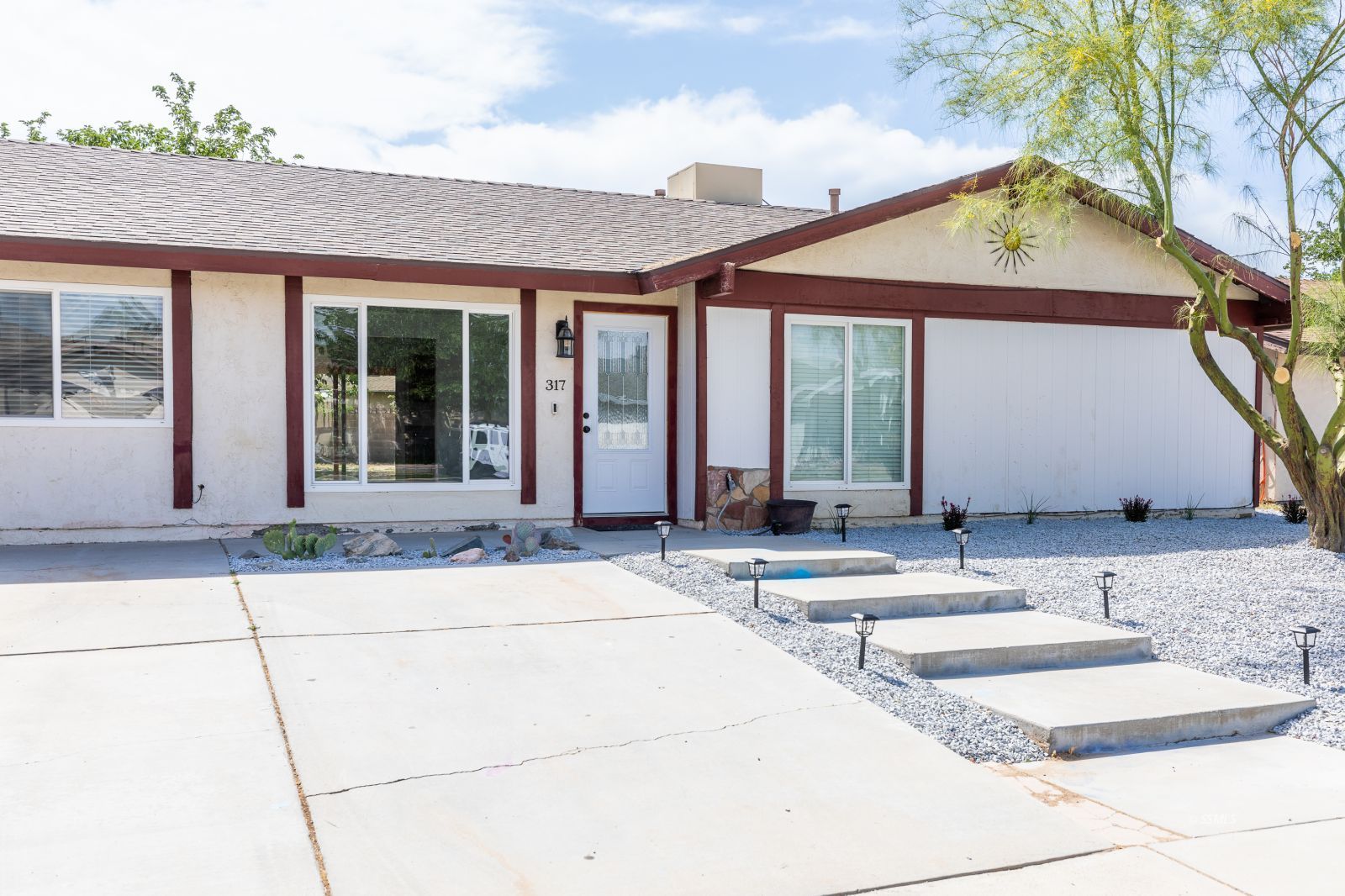 317 Mari Court Ridgecrest, CA 93555 - Photo 4 of 30