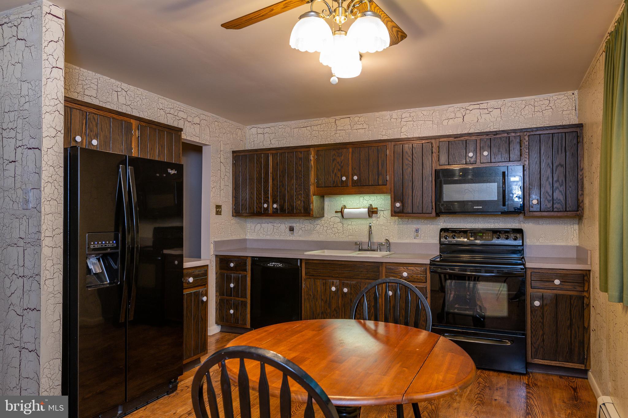 2901 Mannerchor Road Temple, PA 19560 - Photo 13 of 27 Kitchen