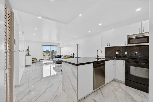 $2,900 | 8250 Byron Avenue, Unit 401, Miami Beach, FL 33141