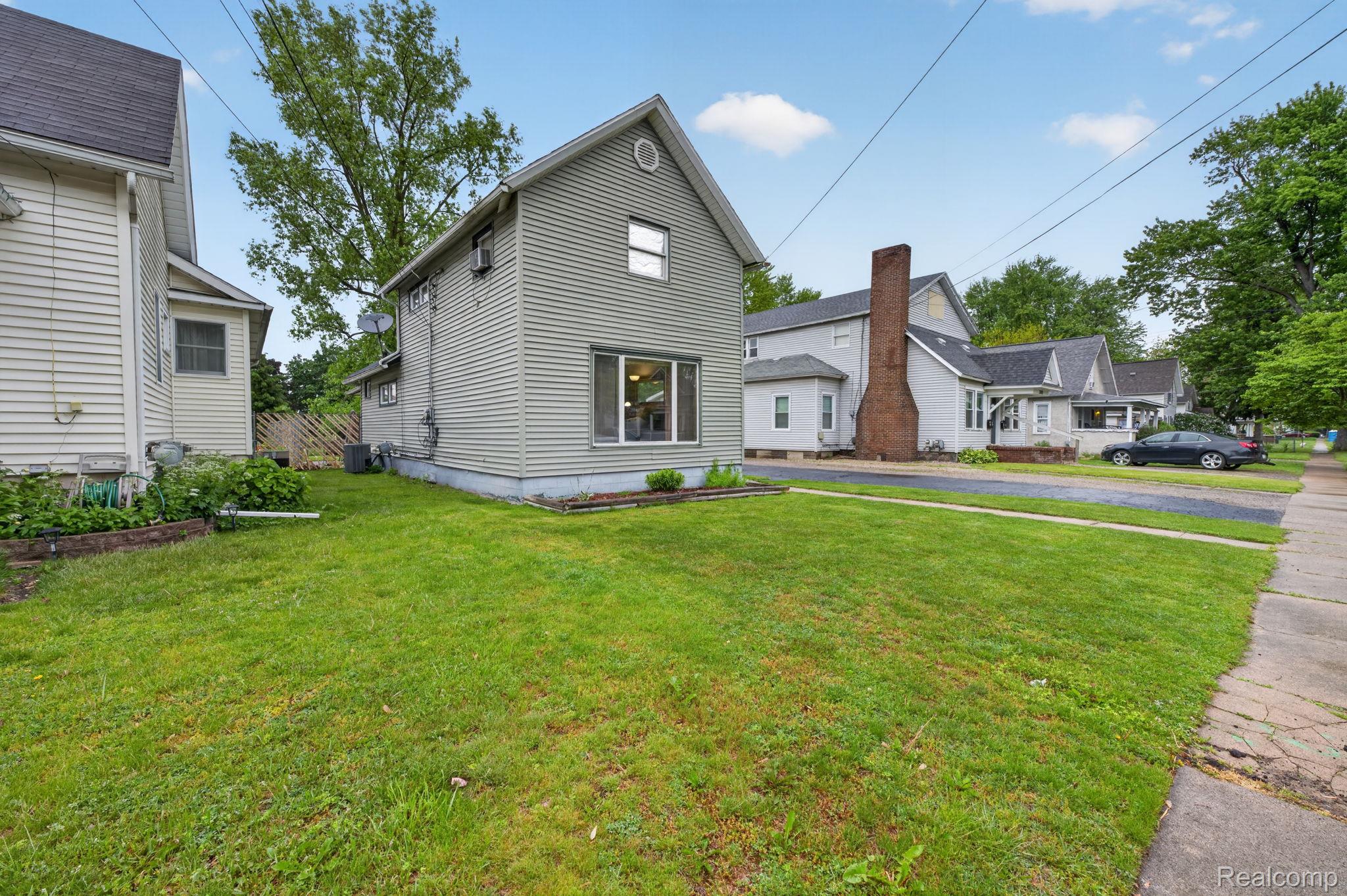 304 West Ridge Street Owosso, MI 48867 - Photo 5 of 45 46-web-or-mls-DSC_0403.jpg