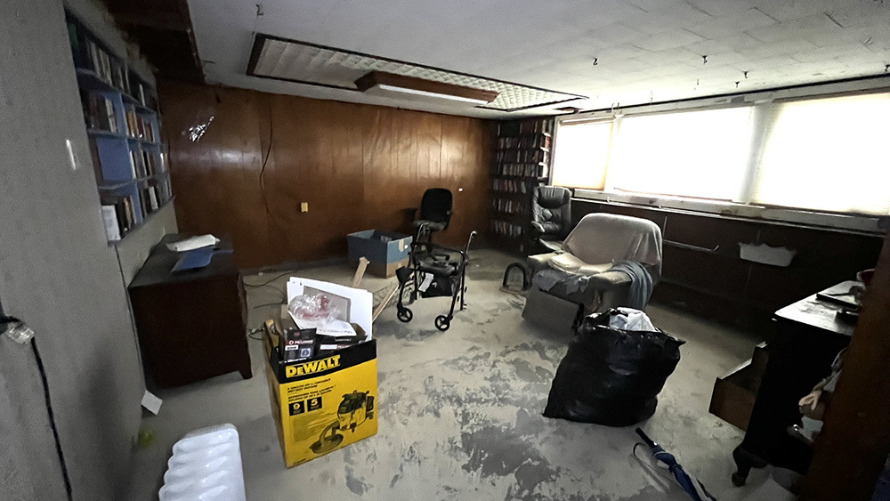 8919 Meredosia Road Albany, IL 61230 - Photo 32 of 35 a room with gym equipment and a mirror