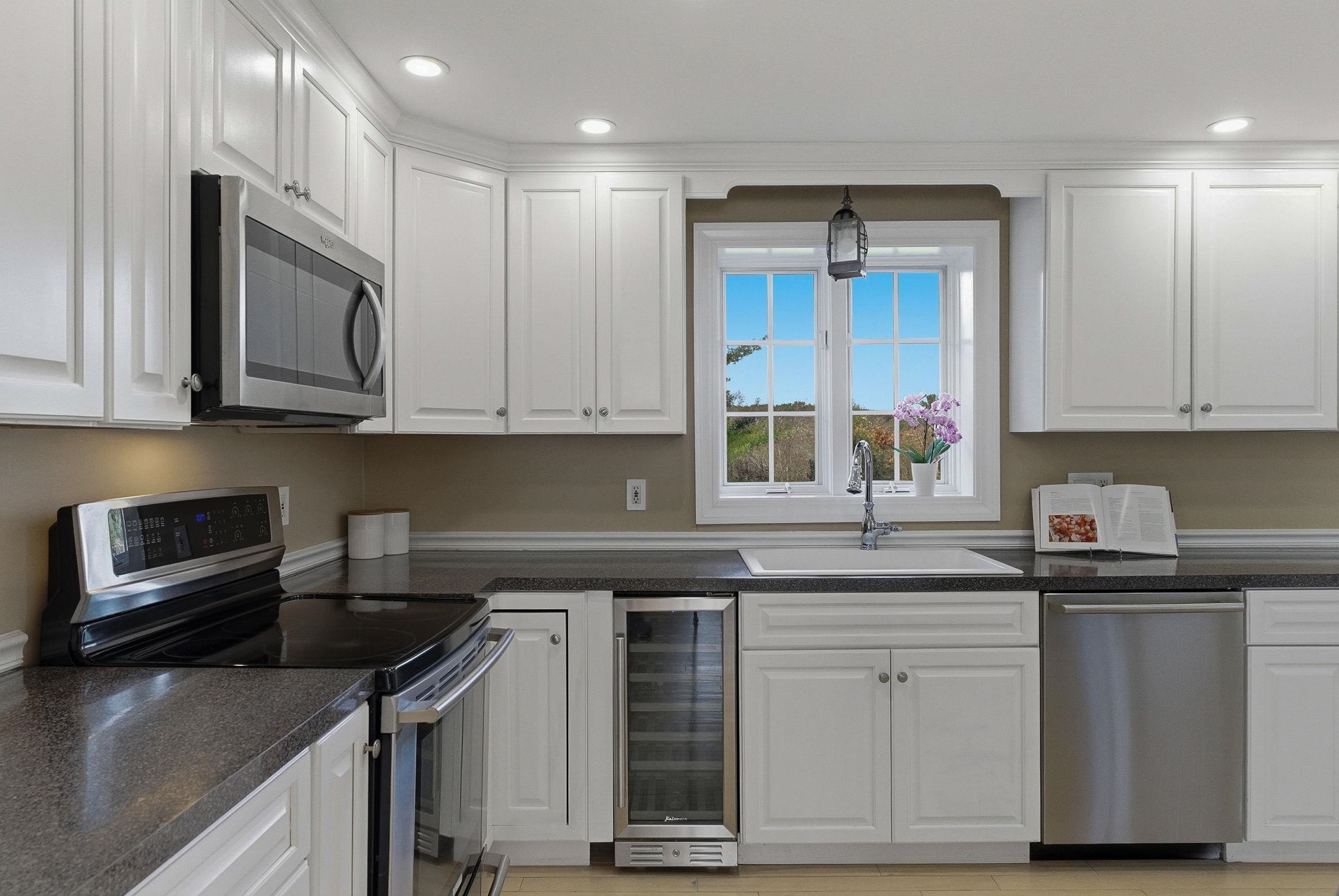 276 North Amherst Road Bedford, NH 03110 - Photo 11 of 55