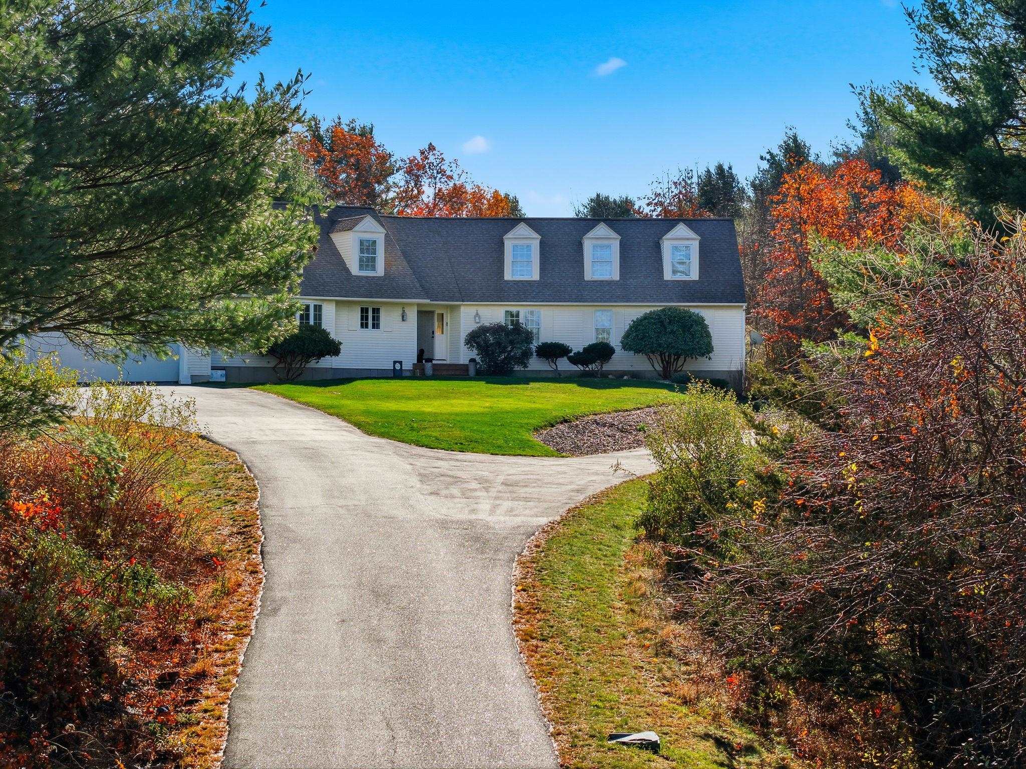 276 North Amherst Road Bedford, NH 03110 - Photo 3 of 55