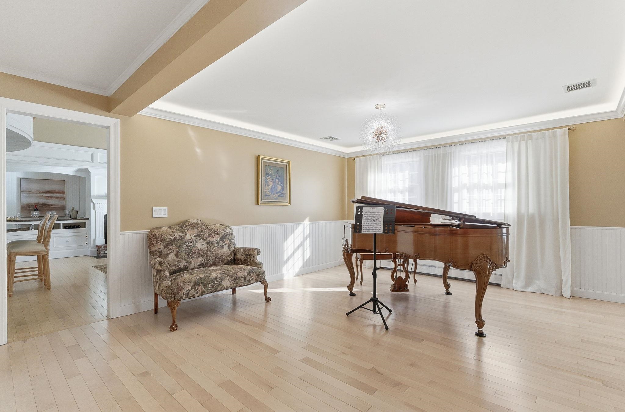 276 North Amherst Road Bedford, NH 03110 - Photo 7 of 55