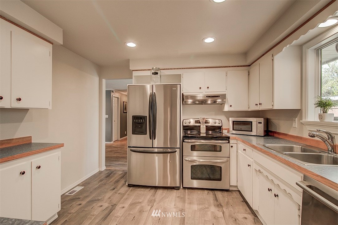 12804 Southeast 172nd Street Renton, WA 98058 - Photo 5 of 25 Gallery Image 5