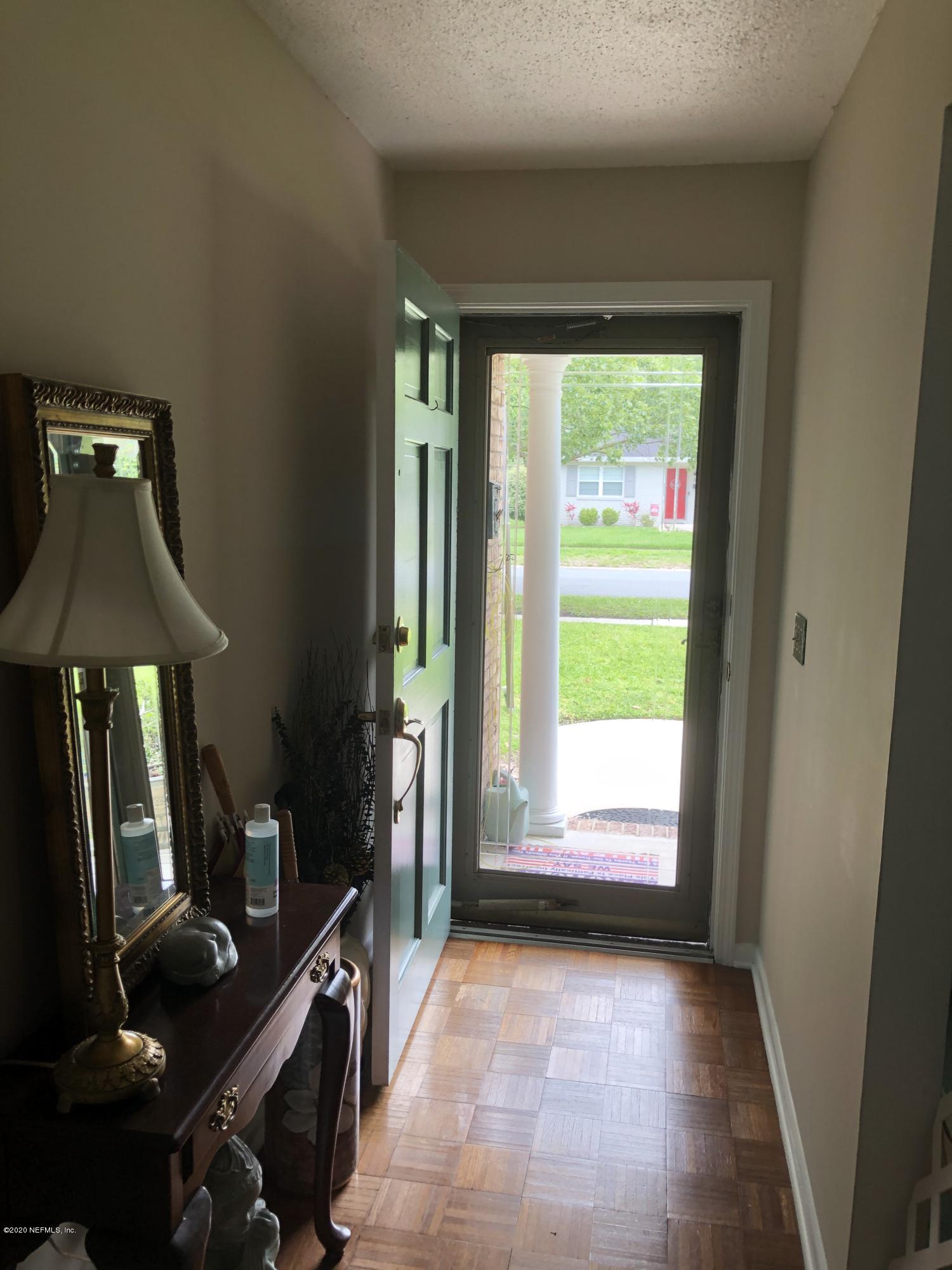 8974 Yarmouth Road Jacksonville, FL 32257 - Photo 2 of 26 2 FOYER TOWARDS FRONT DOOR