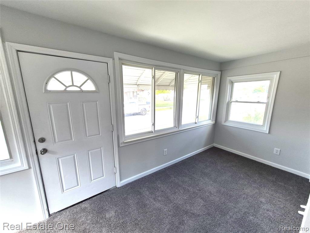 51 Elizabeth Street River Rouge, MI 48218 - Photo 2 of 33