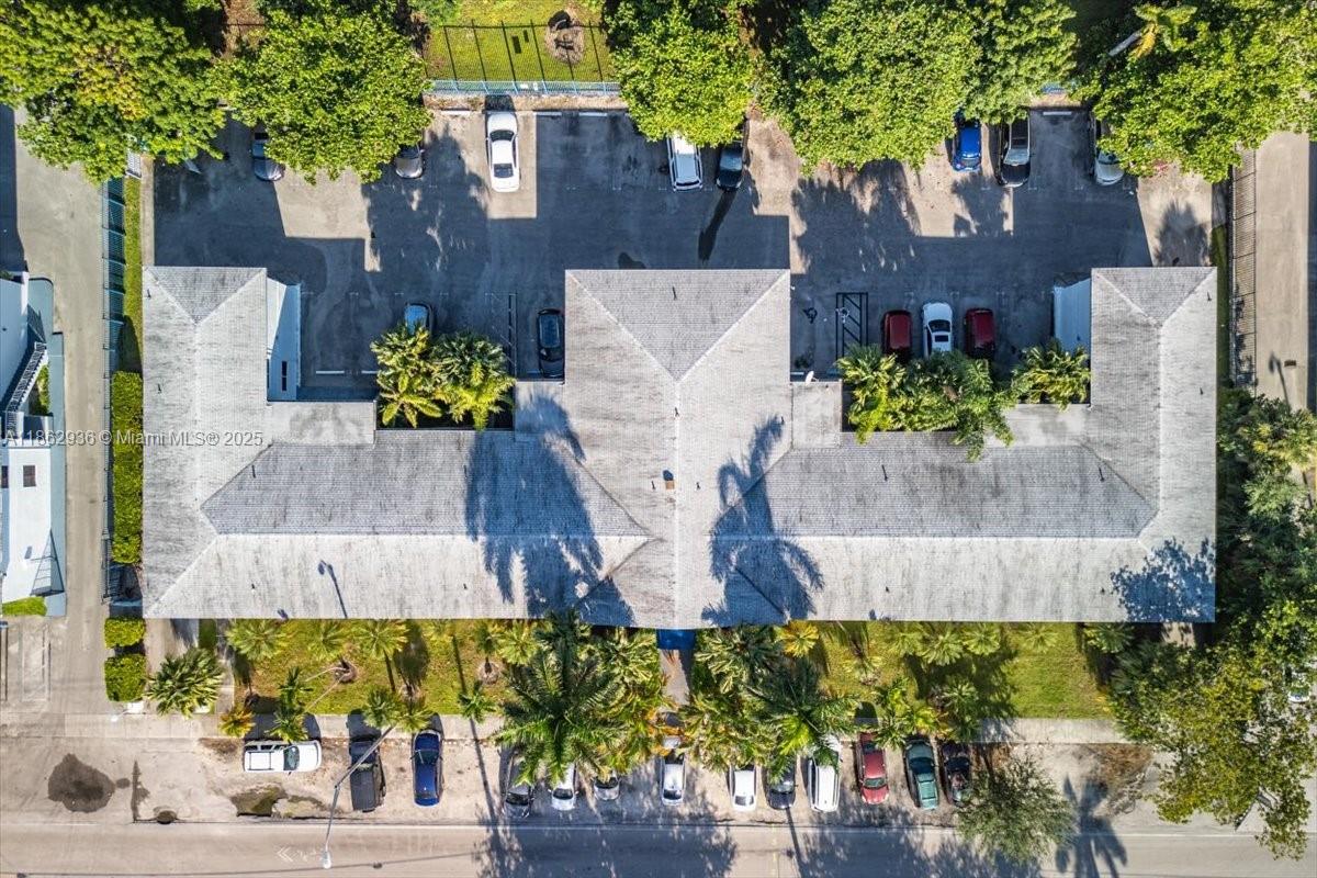 13201 Memorial Highway North Miami, FL 33161 - Photo 31 of 35 an aerial view of a house with a yard and a fountain